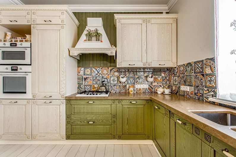 Interior design di una cucina bianco verde - foto