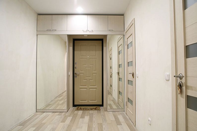 Design de interiores de um pequeno corredor - foto